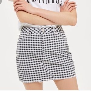 Trendy gingham mini skirt